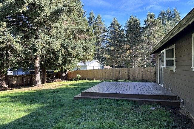 Building Photo - Beautiful Home on 1/4 Acre just outside of...