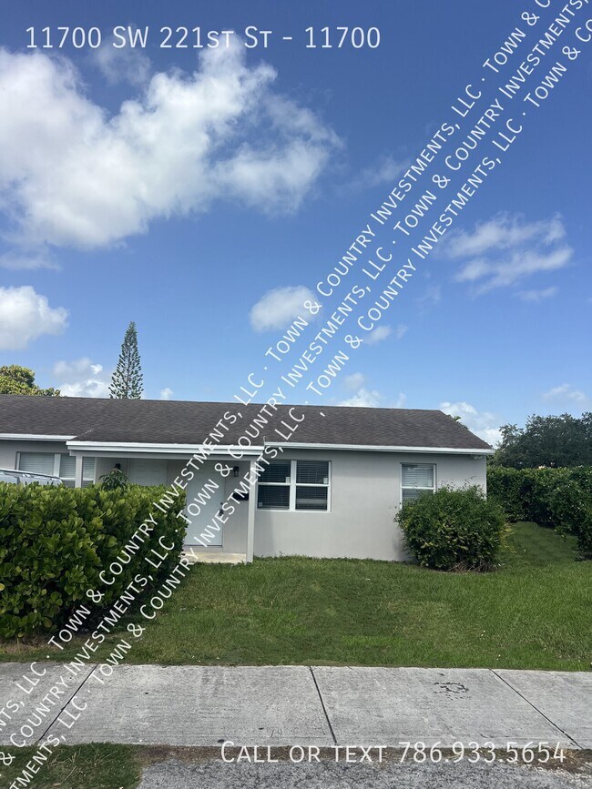 Building Photo - 11700 SW 221st St Rd