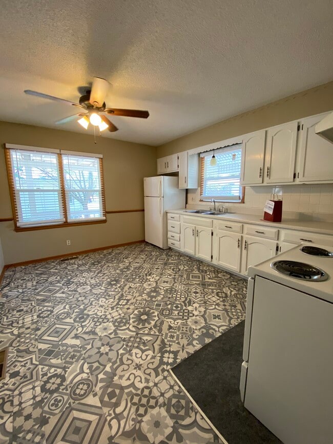 Foto del edificio - 1302 N Centennial St