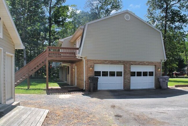 Foto del edificio - Perfect for your family! Spacious 5 Bedroo...