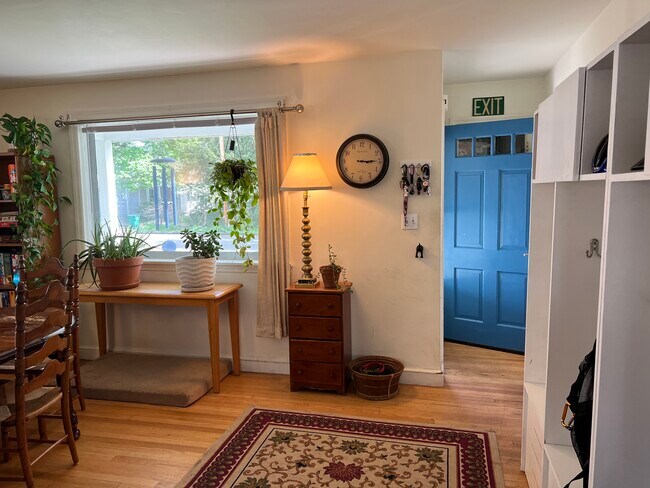 Building Photo - 616 Fairview Ave