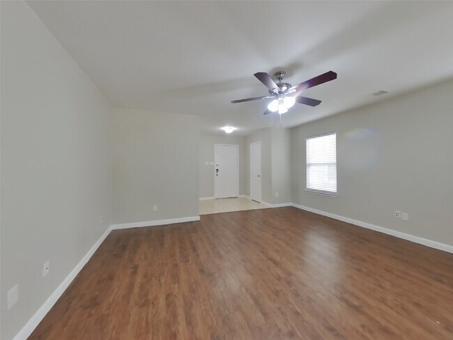 Foto del edificio - 10914 Tipton Oaks Dr