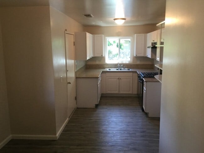 Foto del edificio - APPLY FOR THIS BEAUTIFUL HOME TODAY!