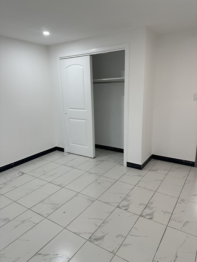 Building Photo - 552 Congress St