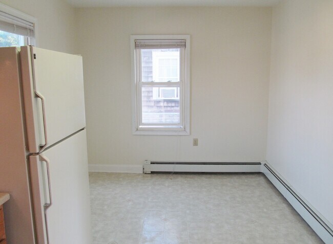 Building Photo - 252 N 5th Ave