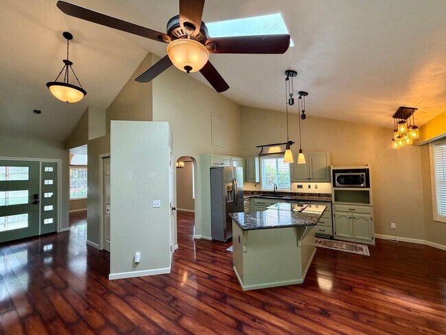 Building Photo - Spacious 3BD/2BA Santa Clara Home with Solar, RV Parking & Modern Amenities