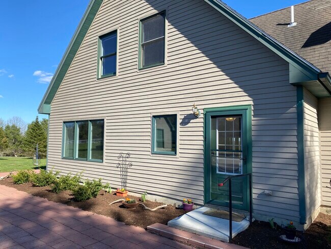 Entrance - 3875 Union St