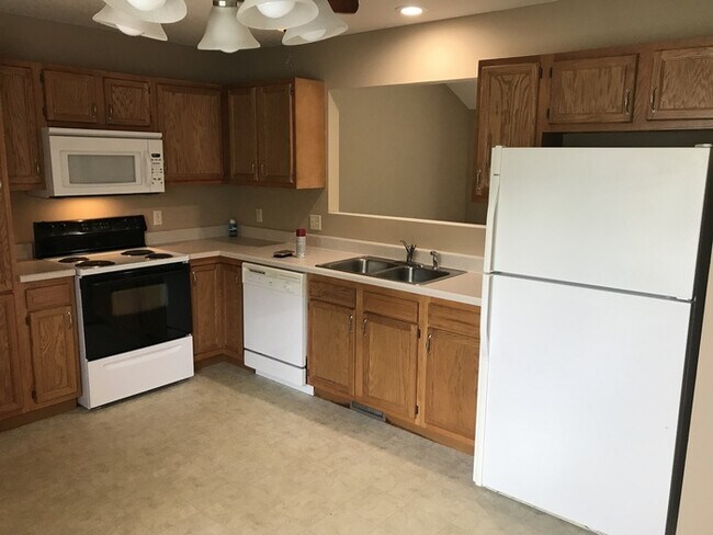 Building Photo - Great One Story Home on Wood Lot !
