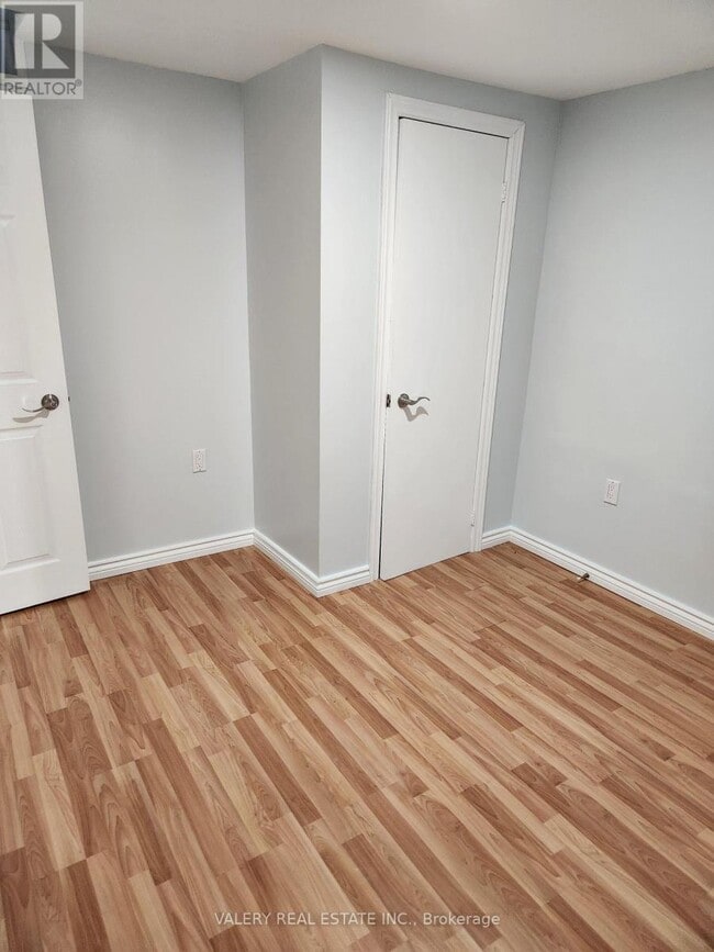 Building Photo - 28 Iles St