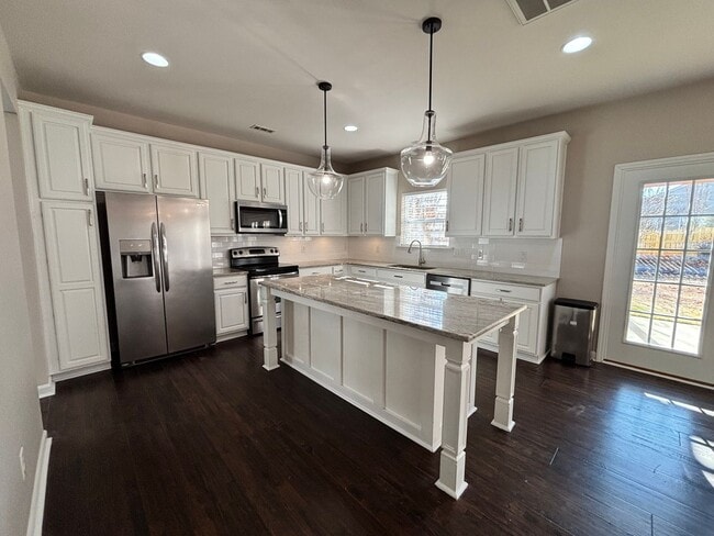 Building Photo - Stunning 5-Bedroom House near Stallings with Fenced in Yard