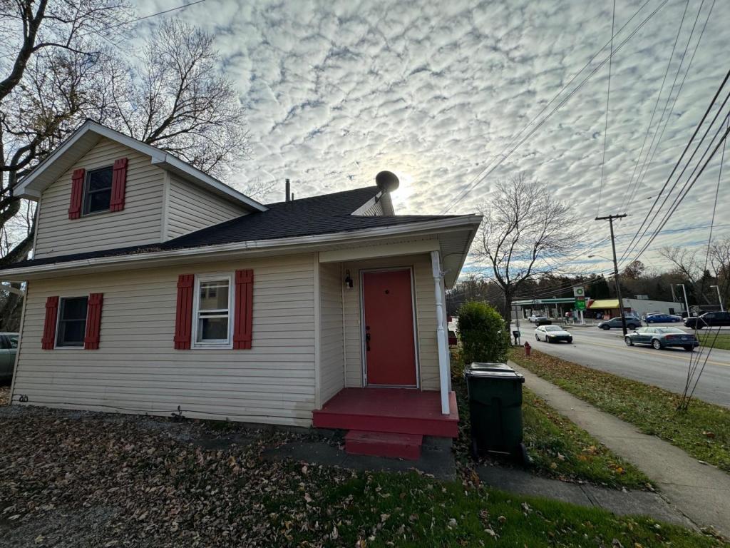 Primary Photo - 212 W Main St
