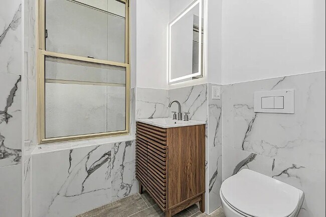 Foto del edificio - 246 E 53rd St