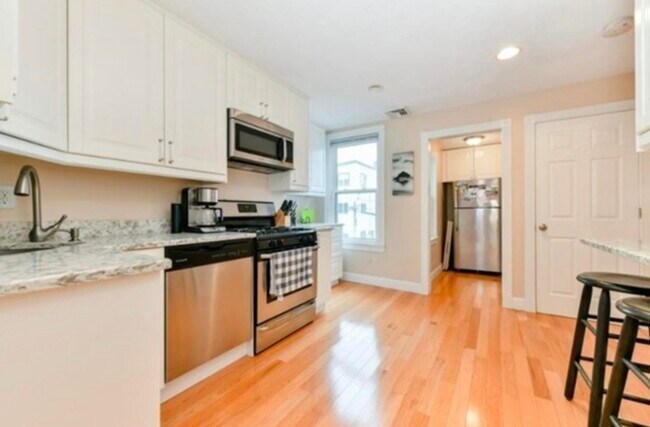 Foto del edificio - 239 Emerson St