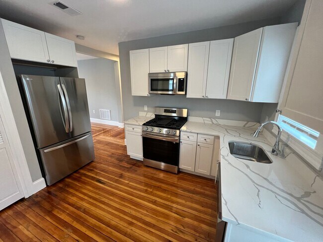 Building Photo - 9/1 Brand new renovation 4BR/2BA in Porter Sq! w/d in unit!