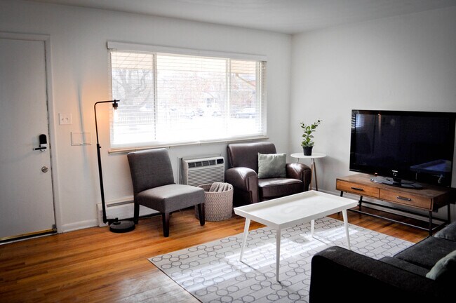 Main Unit - Living Room - 4302 Umatilla St