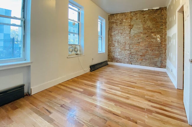 Building Photo - 273 Sumpter St