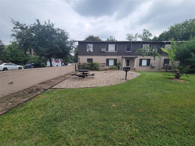 Building Photo - 1316 Heights Blvd