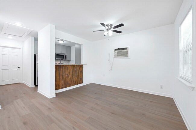 Building Photo - 5718 Eskridge St