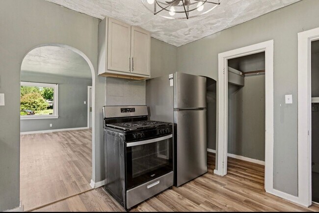 Foto del edificio - Charming 2 Bedroom Home Available Now!