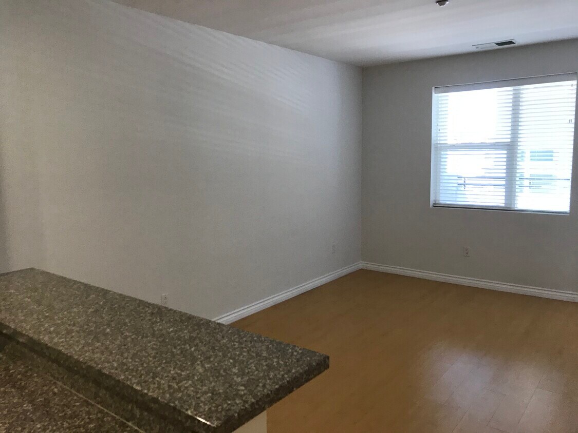 Foto principal - 3650 5th Ave