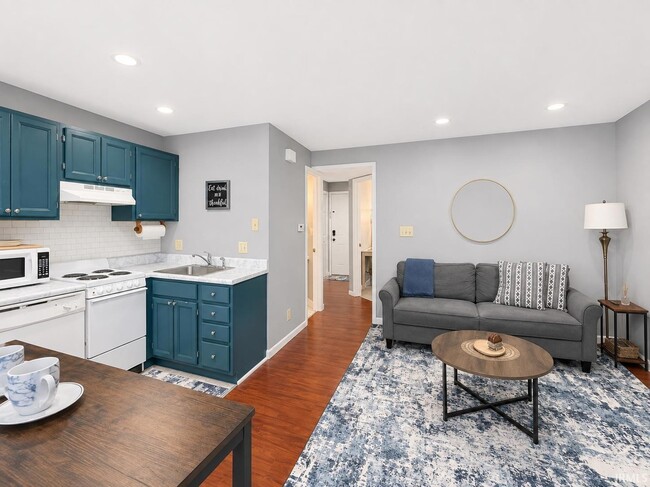 Building Photo - 9305 S Pointe Retreat Dr