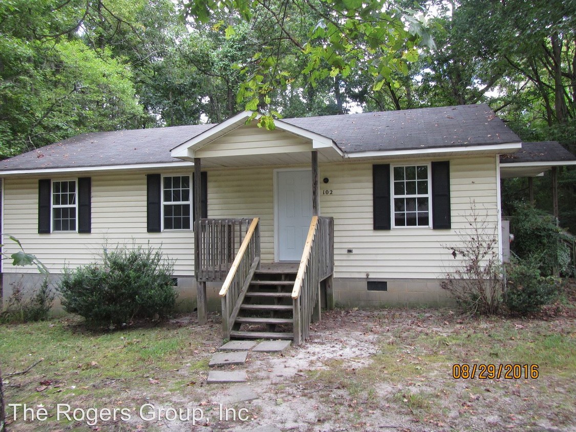 Primary Photo - 102 Horsecreek Rd