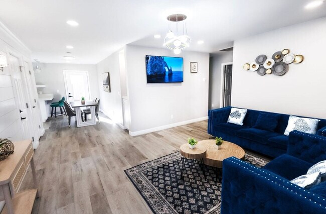 Building Photo - 451 E Lincoln Ave