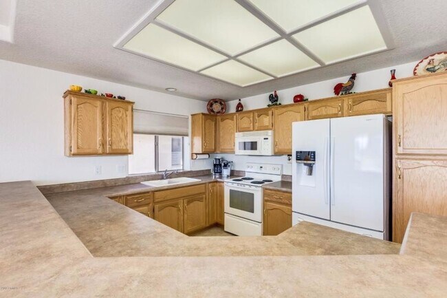 Foto del edificio - 55+ Condo on Golf Course in Sunland Spring...