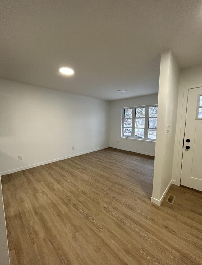 Building Photo - 2 bedroom in Regina SK S4T 3B3
