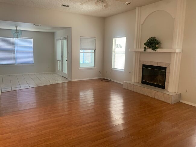 Building Photo - 846 San Juan Dr