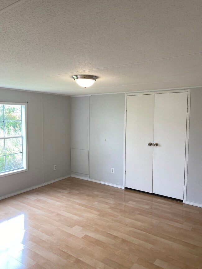 Foto del edificio - 5907 Cromwell Dr