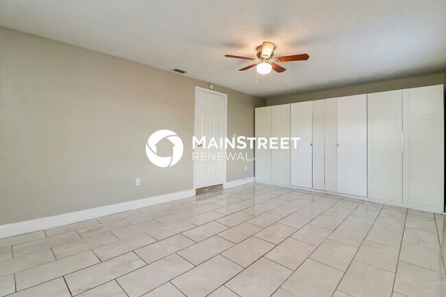 Building Photo - 3 Bedroom Pet-Friendly Home in St. Petersburg, FL with Main Street Renewal
