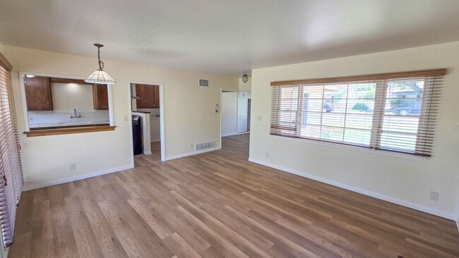 Building Photo - 2 Bed 1 Bath House By Michigan Park Available Now!