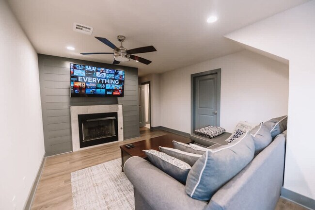 Building Photo - 2104 Almand Dr