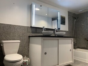 Building Photo - 70 Johnes St