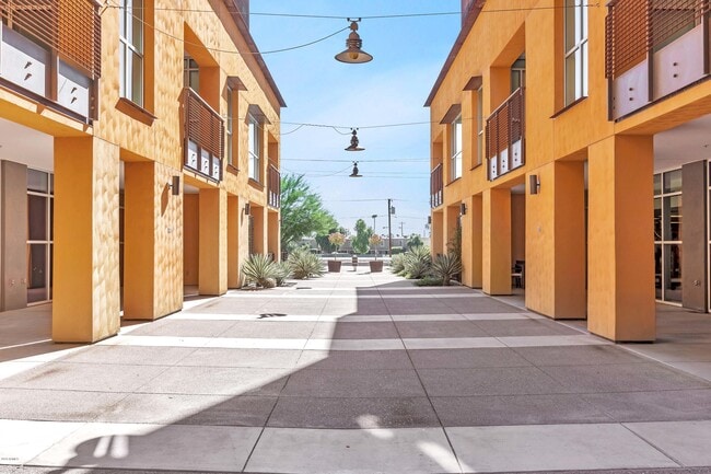 Building Photo - 4745 N Scottsdale Rd