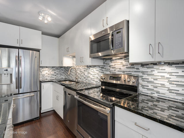 Foto del edificio - 2930 N Sheridan Rd