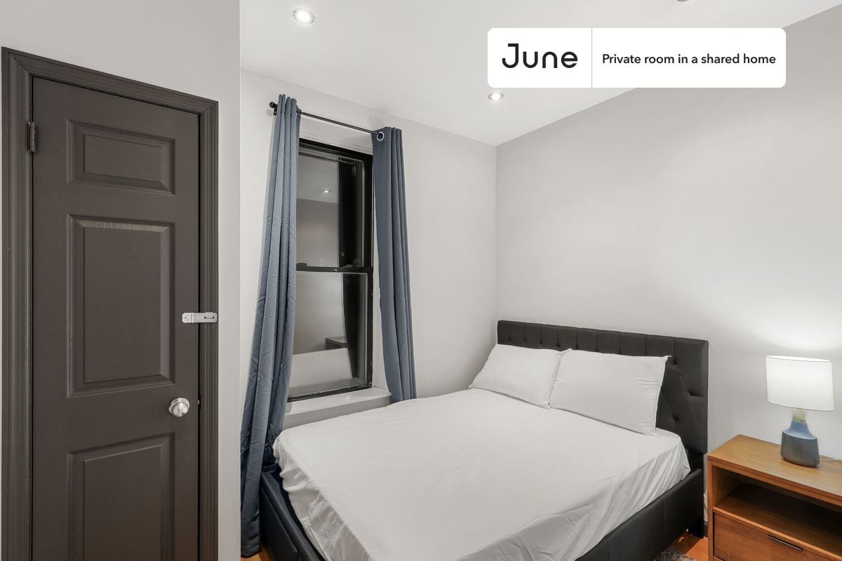 Room in Shared 3 bed/1 bath home - Room in Shared 3 bed/1 bath home