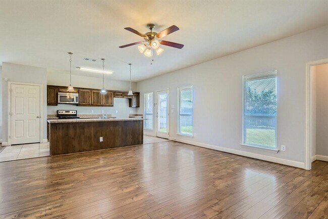 Building Photo - 922 Abigale Lane