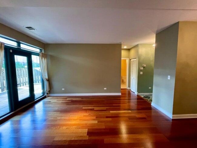 Foto del edificio - 2 bedroom in CHICAGO IL 60647