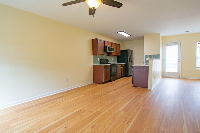 Foto del edificio - 4 Bedroom 3 Bathroom Home- Pets Okay!