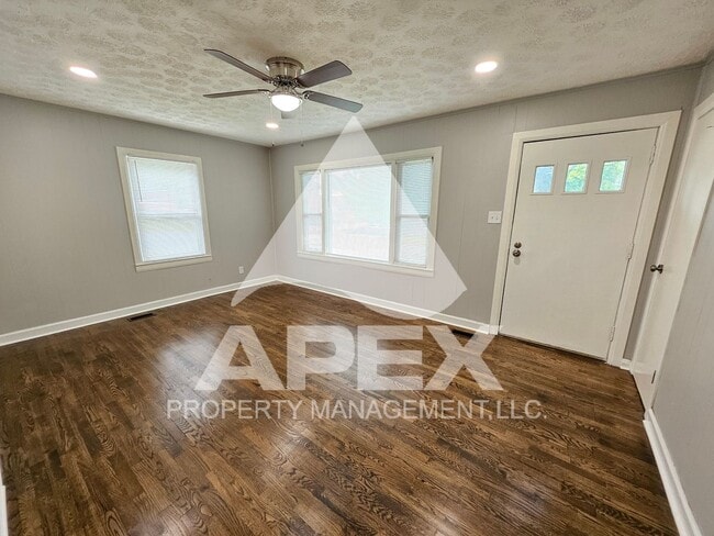 Building Photo - Craftsman Style 2 Bd 1- Ba Single Family H...