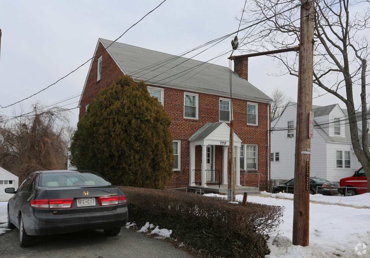 Building Photo - 7717 Greenwood Ave