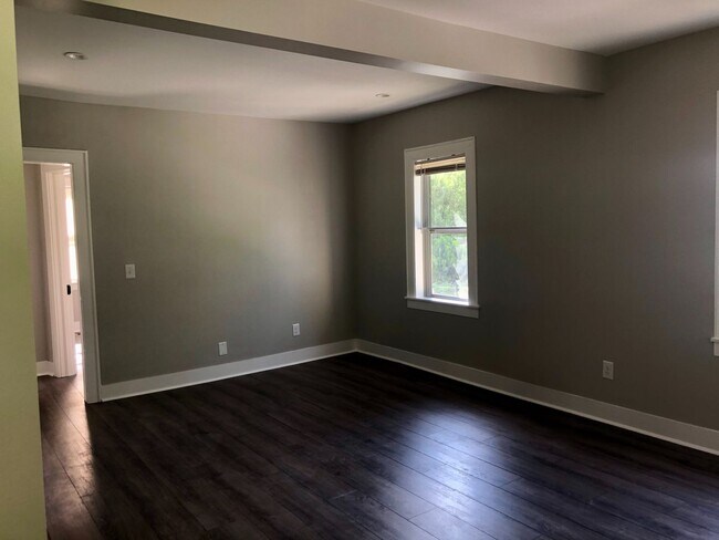 Foto del edificio - 3 Bedroom Duplex in Madison $1700/mo. $170...