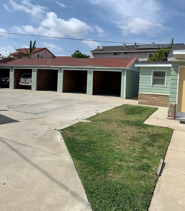 covered parking - 713 W 214th St