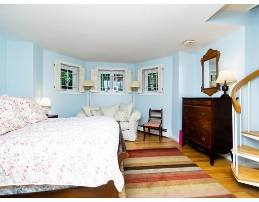 Building Photo - 351 Marlborough St