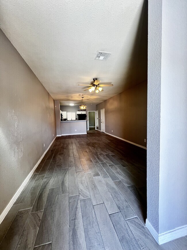 Building Photo - 3150 N Yarbrough Dr
