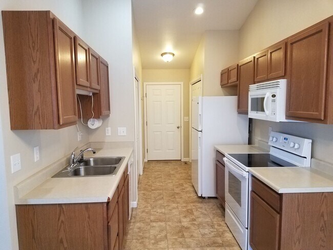 Building Photo - House For Lease