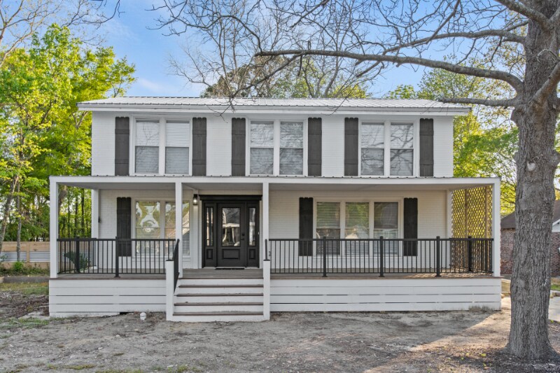 Primary Photo - 405 Pine Ave