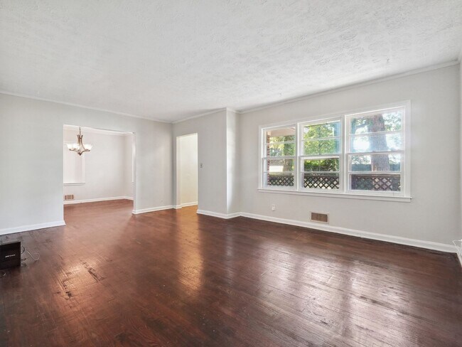Foto del edificio - Pet Friendly 3 Bedroom/2 Bathroom Single Family Home with Home Theater in Decatur, Georgia - Perf...